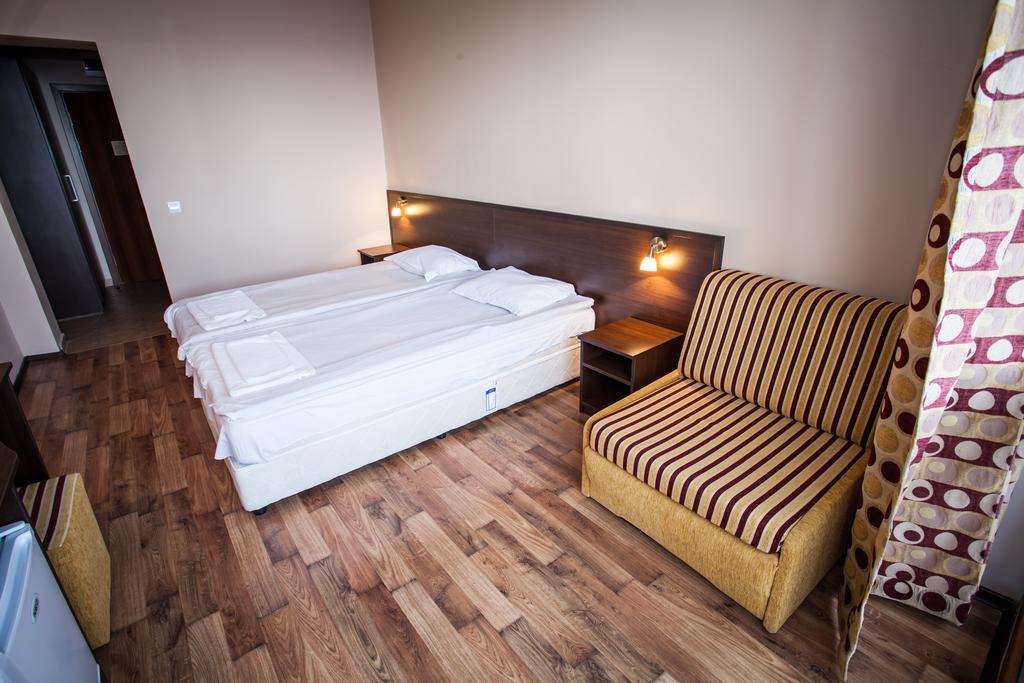 Bisser Hotel - Free Parking - Free Pool Access Balchik Quarto foto