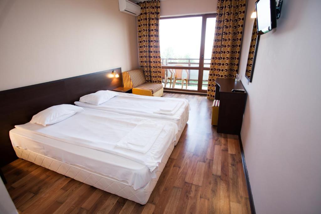 Bisser Hotel - Free Parking - Free Pool Access Balchik Quarto foto
