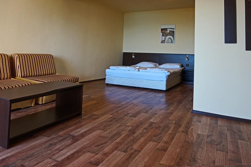 Bisser Hotel - Free Parking - Free Pool Access Balchik Exterior foto