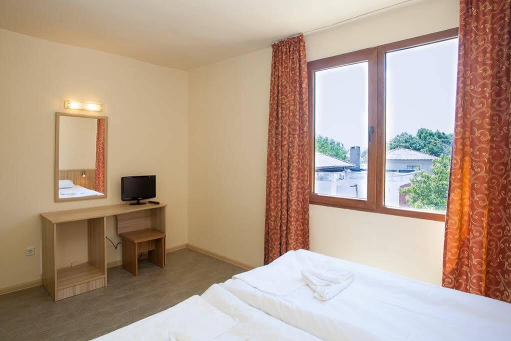 Bisser Hotel - Free Parking - Free Pool Access Balchik Exterior foto