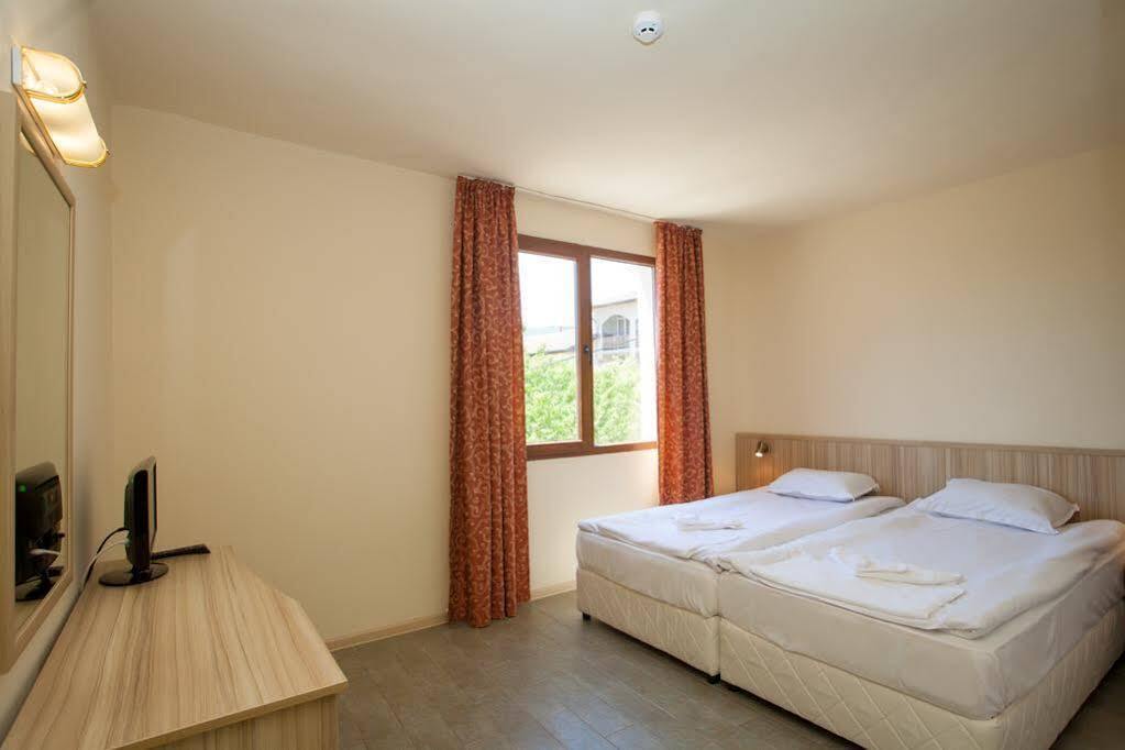 Bisser Hotel - Free Parking - Free Pool Access Balchik Exterior foto
